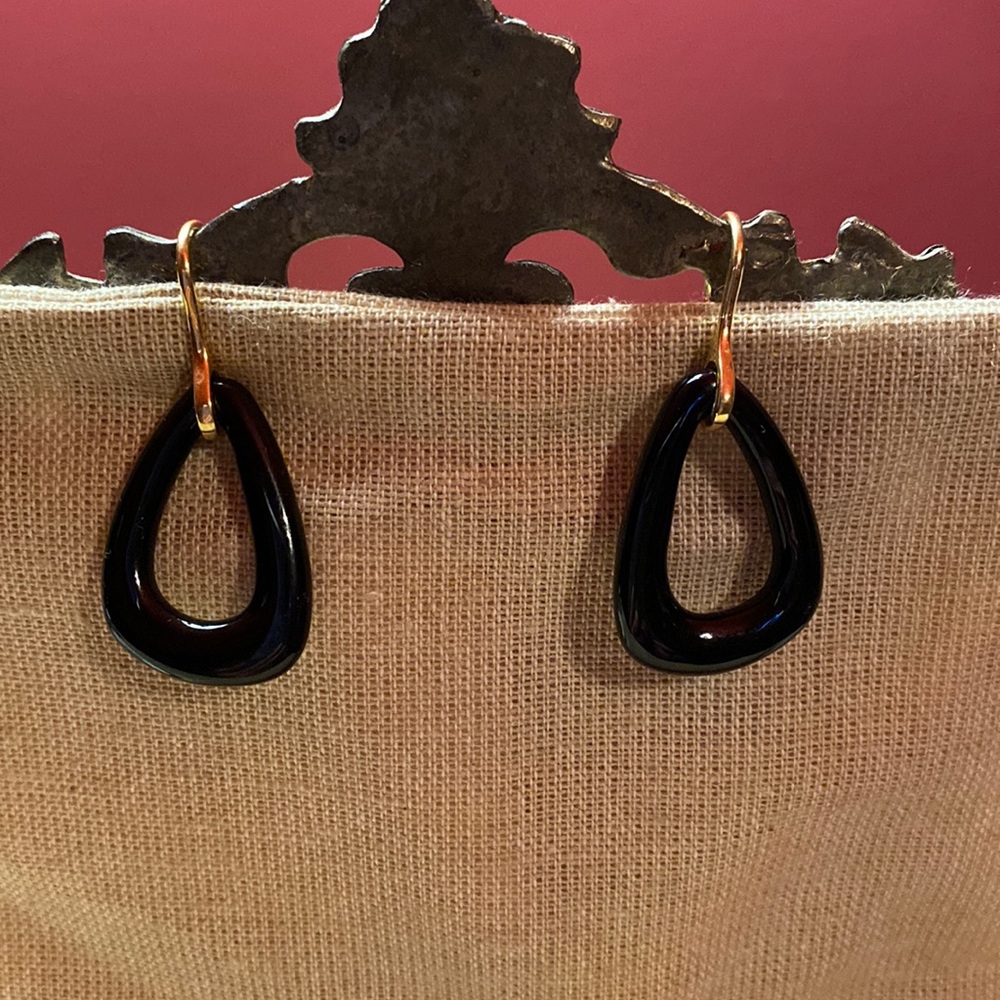 Classy vintage drop earrings from Birks